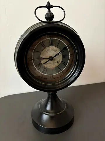 Table clock, price 60 AED