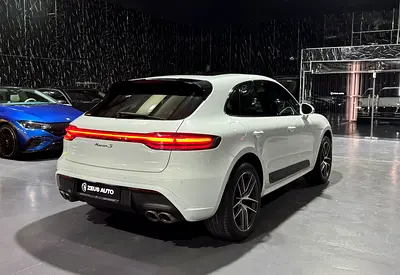 2024 Porsche MACAN photo 4