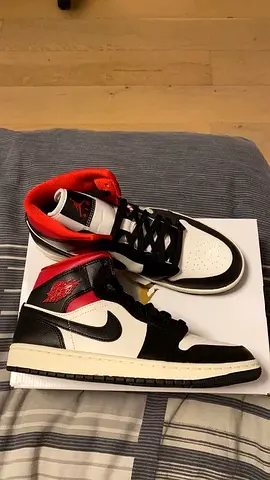 Women Nike Air Jordan 1 Mid Shoes