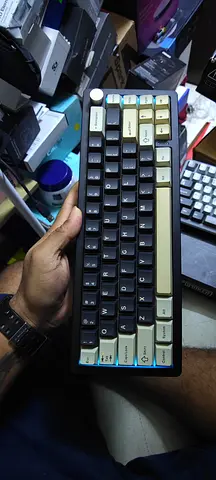 YUNZII AL66 Wireless Mechanical 65% Keyboard - RGB, Hot-Swappable (Milk & Black)