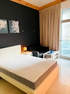 Premium room with balcony, parking & private bathroom close to MOE (non-smokers only)