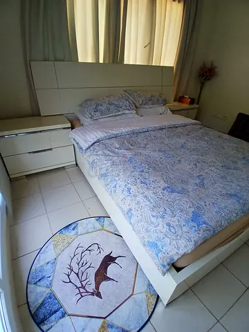 Queen bed-sidetable- matress- italy