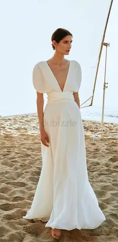 Elegant ivory bridal gown with low back and cap sleeves — size UK 12-14