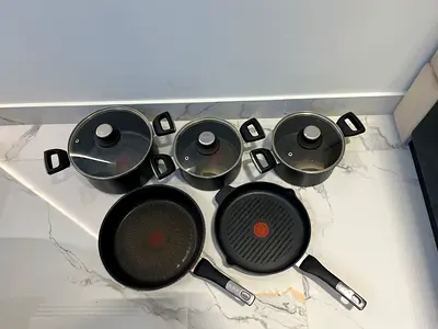 Tefal Non-Stick Cookware Set – 5 Pots & Pans + 3 Glass Lids