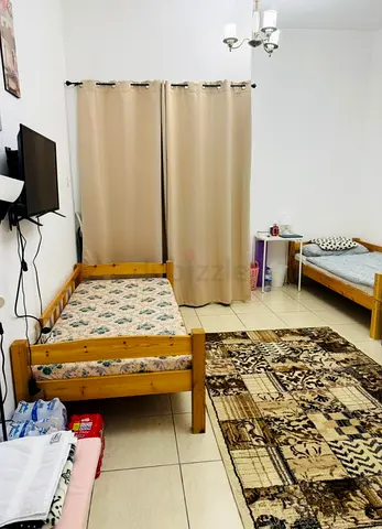 🌸 Bed Space Available for Arab Girls in Master bedroom 🌸