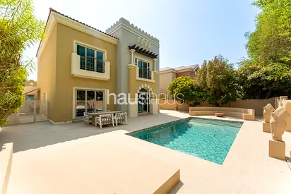 Beautifully Renovated | Park Backing C1