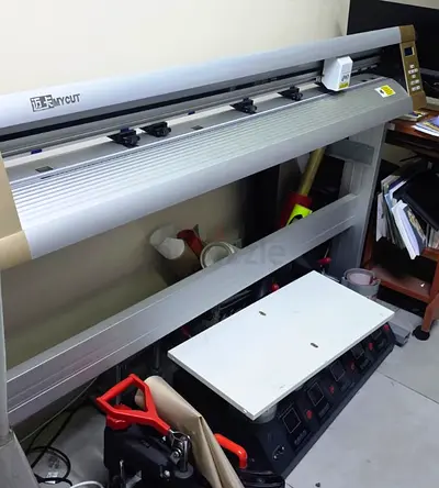Large Vinyl Cutter / Plotter with Stand - Used