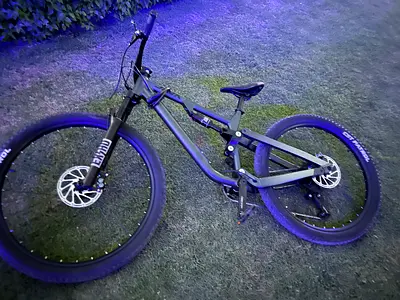 Full suspension mountain bike - good condition Java with helmet and golves and taillight