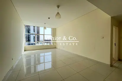 Spacious 1-Bed Apartment | Prime Location