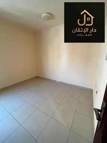 استديو للإيجار السنوي في النباعة | مطبخ منفصل | مساحة واسعة | بدون رسوم