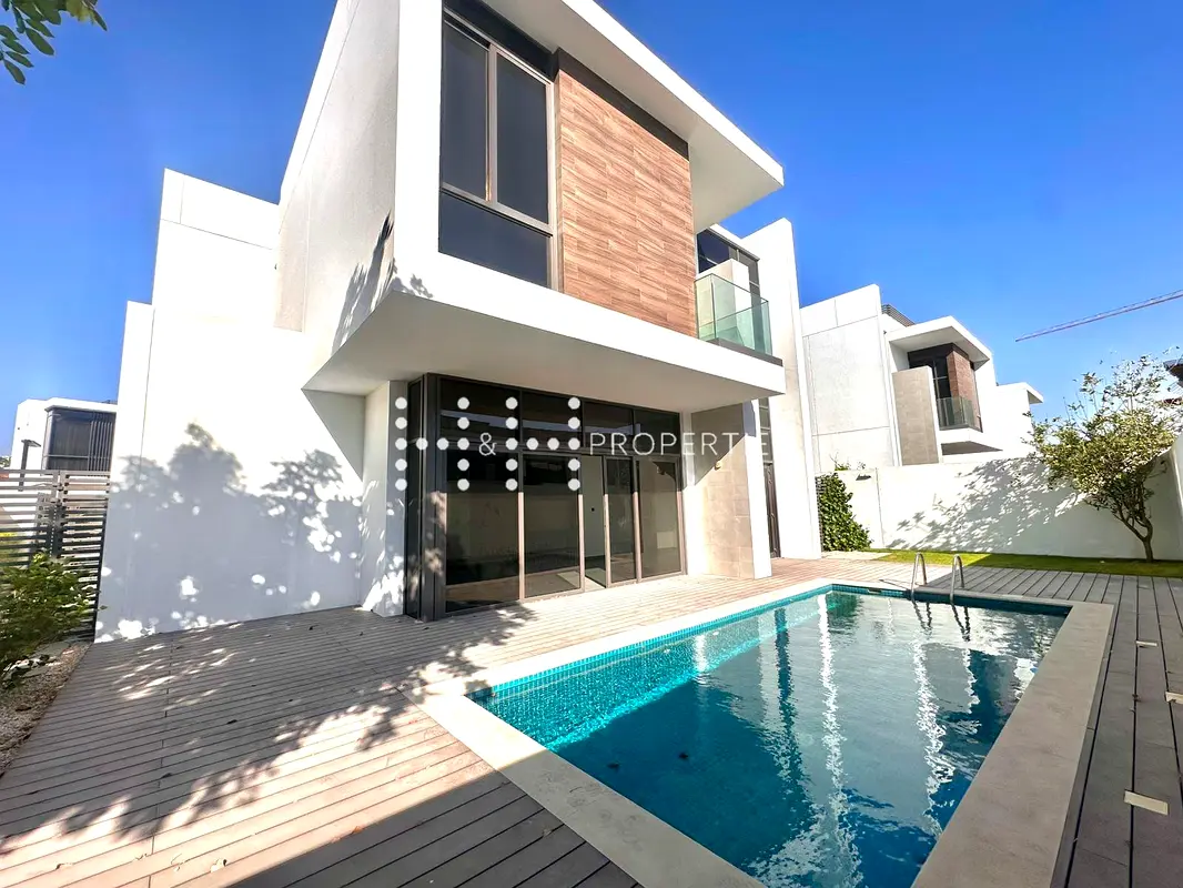 Contemporary 4 Bedroom Villa with private pool