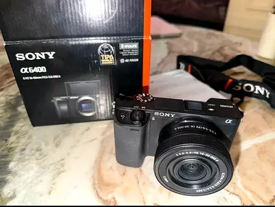 Sony Alpha a6400 Mirrorless Camera with 16-50mm Kit Lens - brand new