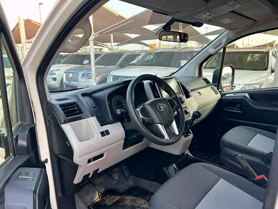 2025 Toyota HIACE — миниатюра 8