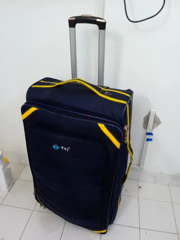 Blue soft-shell trolley suitcase with telescopic handle - medium