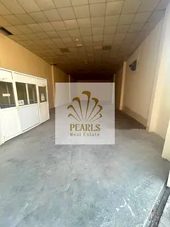 2100 sqft warehouse Ind 1 rent: ready offices, large loading yard, 35KW power, owner maint, 110k on