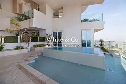 HIGH FLOOR | LUXURY LIVING | SKYLINE VIEWS