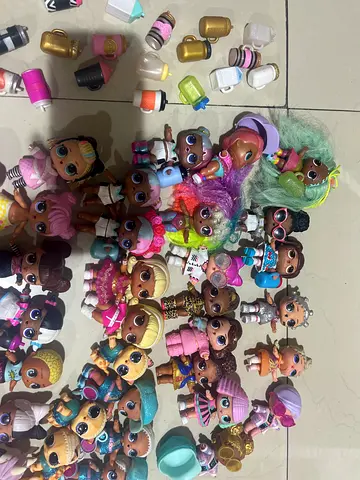 Mixed lot of 70+ LOL Surprise dolls and accessories - used