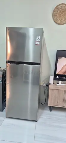 LG , 315-liter top-mount double-door refrigerator