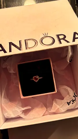 Elegant Pandora Ring Red heart-shaped diamond Pandora ring in silver. Beautiful and elegant, size 50