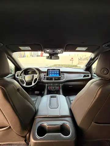 2023 Chevrolet SUBURBAN 照片 4