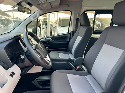 2025 Toyota HIACE — миниатюра 9
