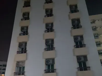 بنايه للاستثمار / 40 استوديو / 2 محل / 8 طوابق / النباعه / الشارقه