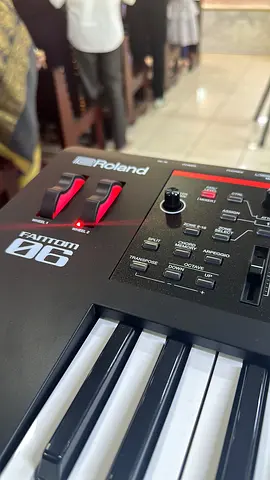 Roland fantom 06 like new