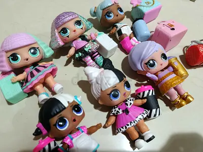 Bundle of 7 LOL Surprise dolls with accessories - good used condition