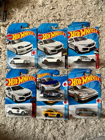 Lot of 8 Hot Wheels Cars - New in Package (Mixed Models)