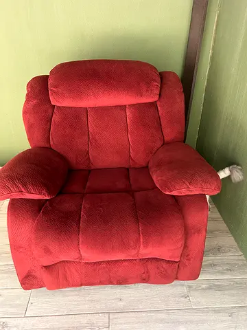 Comfortable red fabric recliner armchair - Excellent condition