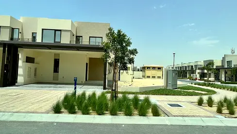 4BR Corner Villa | Parkside 3 | Expo Golf Villas