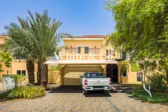Single Row l Closed Kitchen l Private Pool