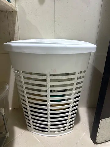 White plastic laundry basket with lid - good condition