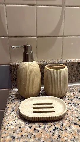 3-piece ribbed bathroom set — soap dispenser, tumbler, soap dish