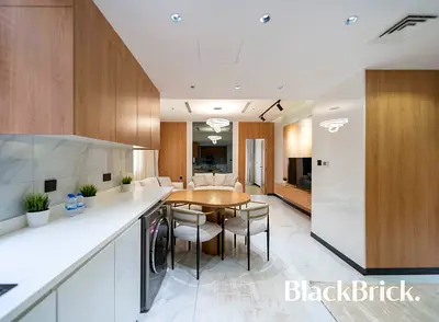 Vacant | Upgraded | Relaxed Suburban Atmosphere