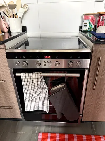 Siemens Stove , HC744540 , 4 Hoobs 60Cm Electric cooking Range , DELIVERY + WARRANTY