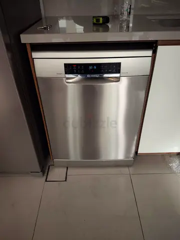 Bosch series 6 Dishwasher freestanding three racks excellent condition