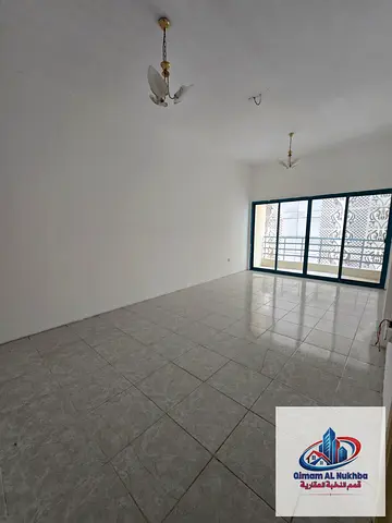 3BR in Al Qasba, Al Majaz 3, with very large spaces, 4 bathrooms, maid room with bath, central AC, gas and 2 balconies. AED 42K, 4 payments.