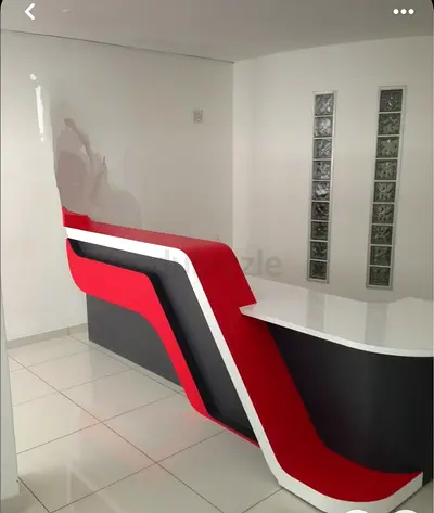 Modern Red & Black Reception Desk — Sleek Curved Design