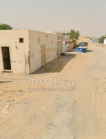 للبيع ارض صناعيه بالشارقه  الصجعه الصناعيه (خلف مصنع الاسمنت)