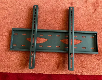TV WALL MOUNT BRACKET, 40 AED
