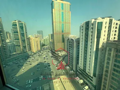 اكبر مساحة ثلاث غرف وصالة باطلالة مدينة مفتوحة مع تكيف مجانا على المالك و جيم ومسبح مجانا و خزائن بالحائط و غرفة خادمة ماستر