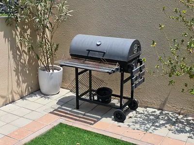 Outdoor Charcoal Grill / BBQ on Wheels — Good Condition