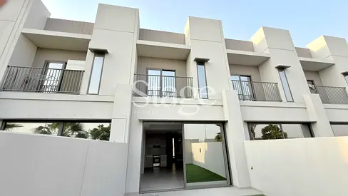 Large 2BR Townhouse | Maid’s Room | Private Garden