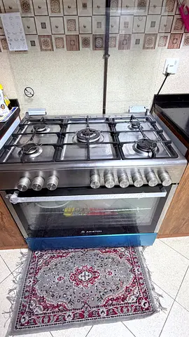 Ariston Gas Range Cooker with 5 Burners and Integrated Oven