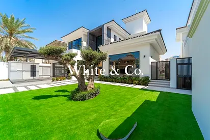 Fully Renovated | infinity Pool | Skyline