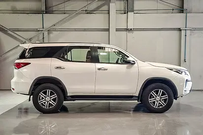 2021 Toyota FORTUNER — фото 4