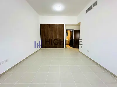 Huge Layout 1BR | 1 Month Free | Closed Kitchen