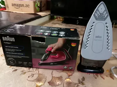 Braun TexStyle 3 Steam Iron with Original Box - Good Condition