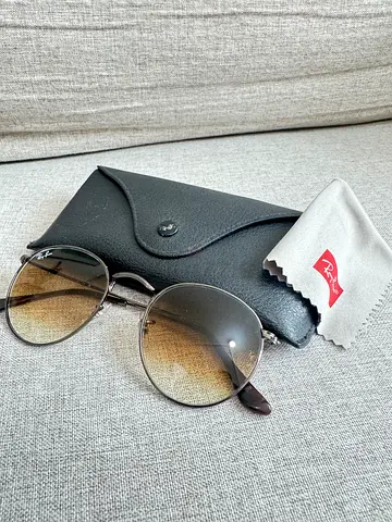 Ray-Ban Round Metal Sunglasses with Case